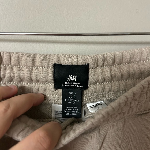 H&M Light Brown Peanuts Sweatpants - Picture 5 of 5